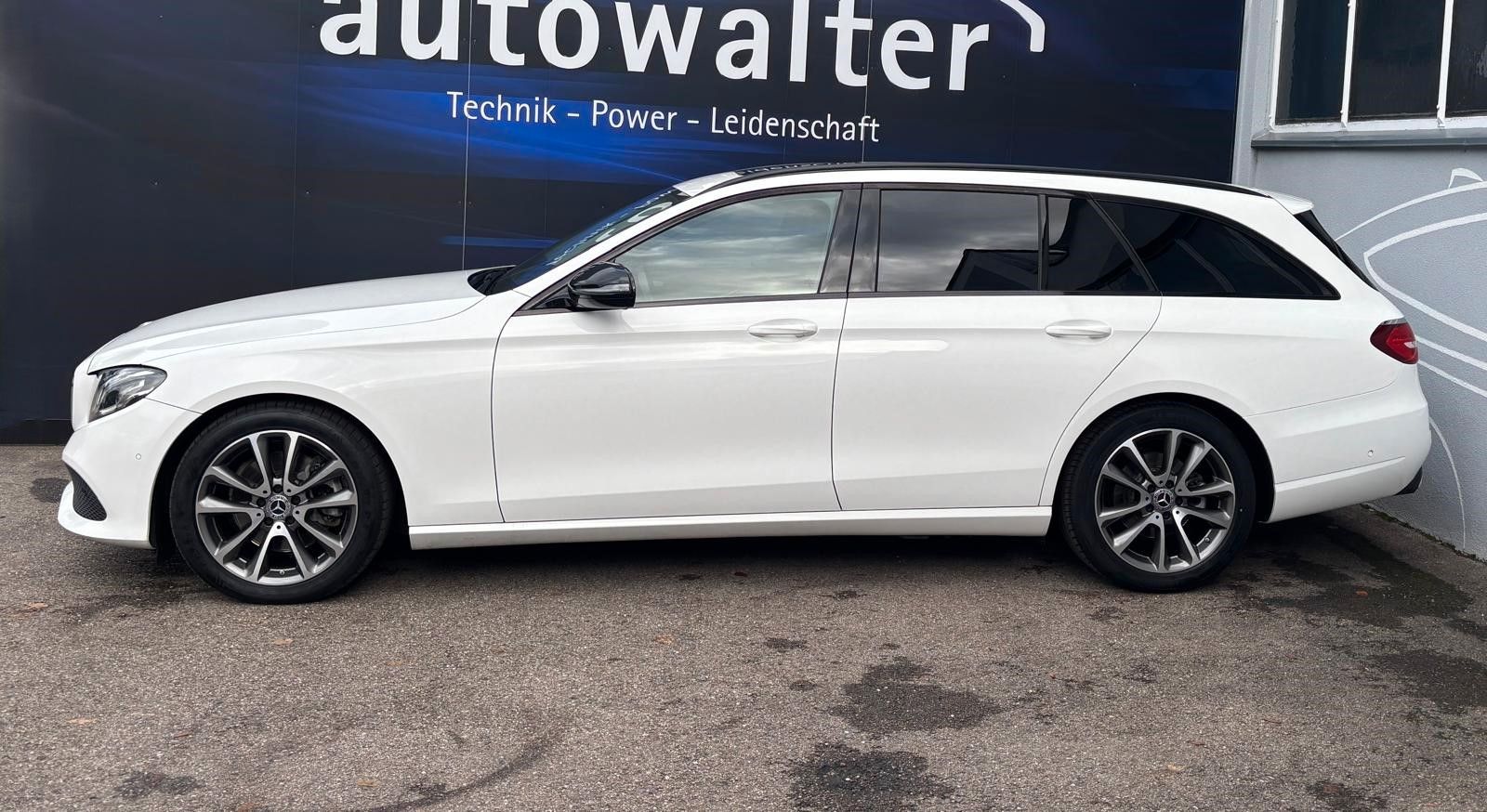 Fahrzeugabbildung Mercedes-Benz E 220 T d 4Matic,Avantgarde,AHK Schwenkbar