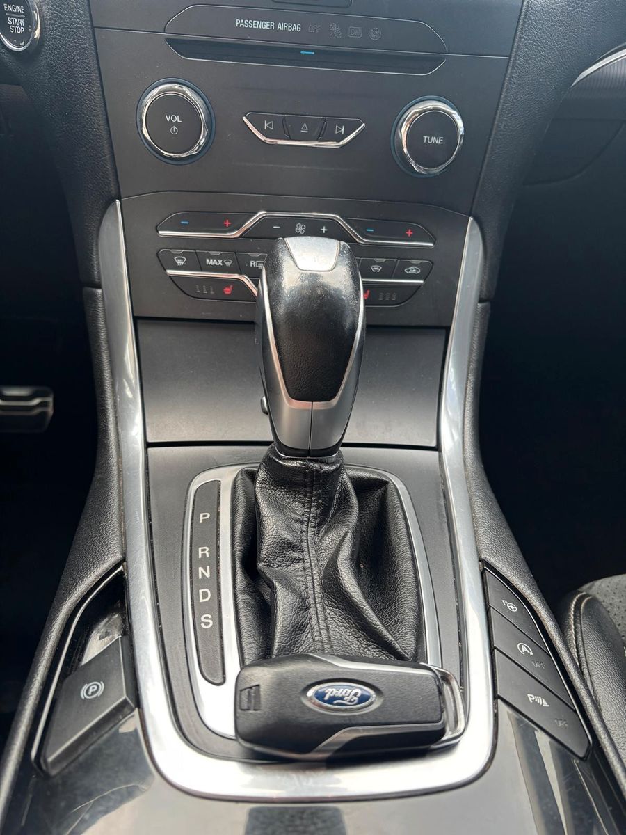 Fahrzeugabbildung Ford S-MAX Titanium,7 Sitzer,ATM 50000 KM