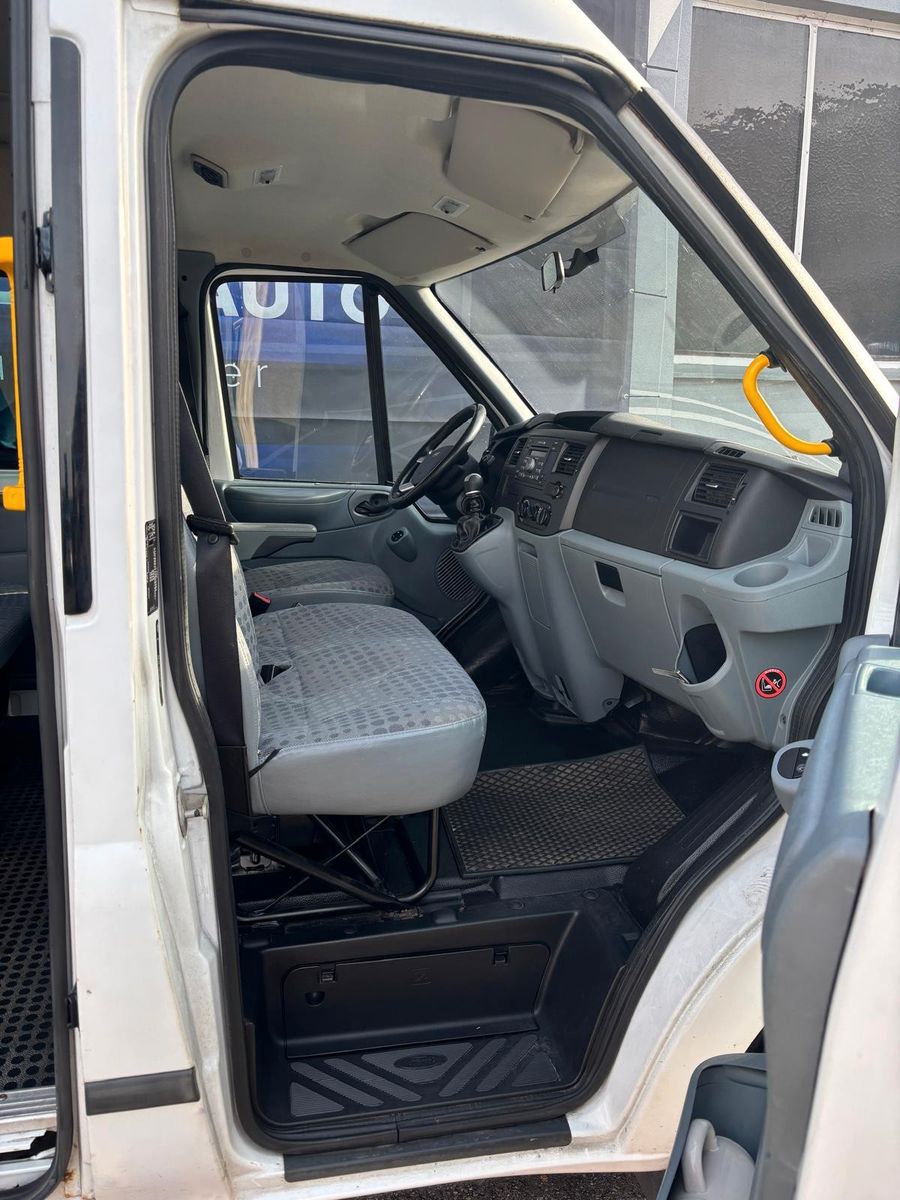Fahrzeugabbildung Ford Transit Kombi FT 300 M Trend 9 Sitzer
