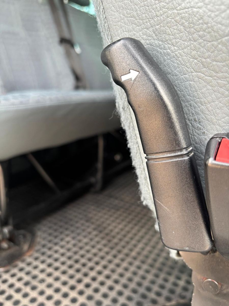 Fahrzeugabbildung Ford Transit Kombi FT 300 M Trend 9 Sitzer