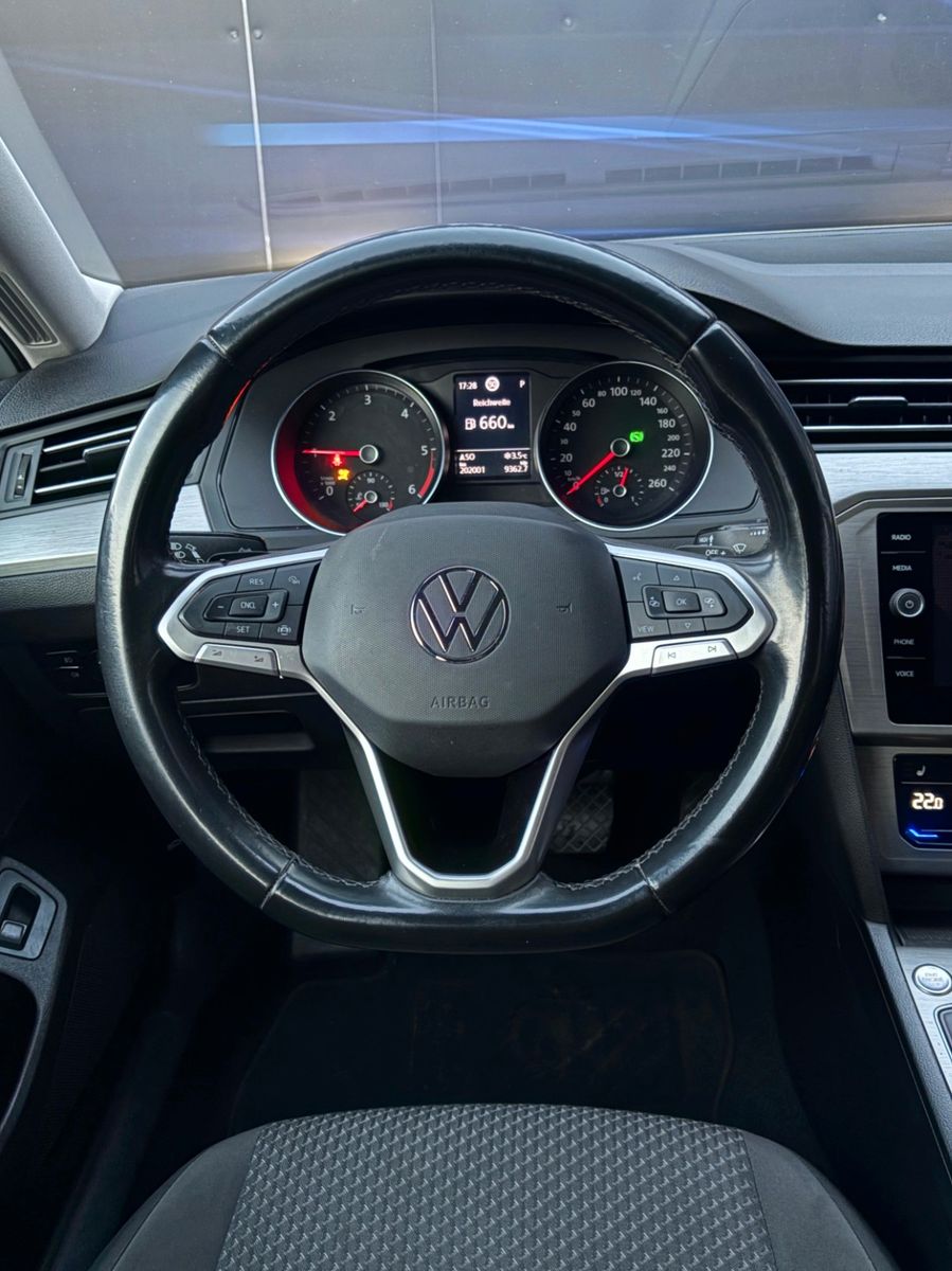 Fahrzeugabbildung Volkswagen Passat Variant Basis