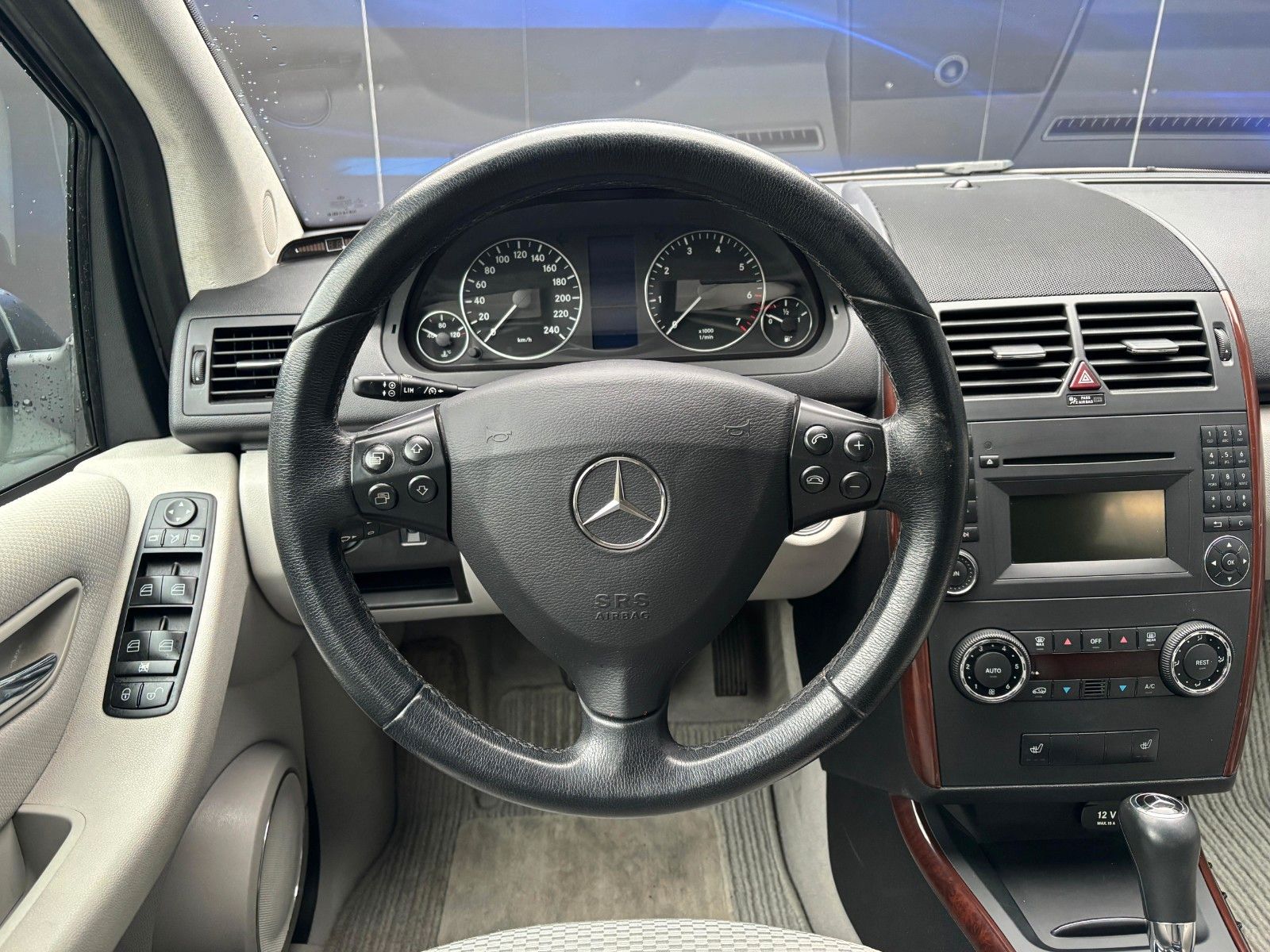 Fahrzeugabbildung Mercedes-Benz A 200  Elegance