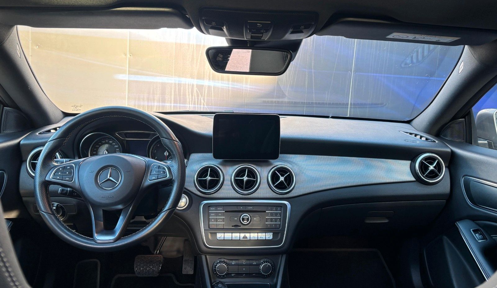 Fahrzeugabbildung Mercedes-Benz CLA 220  CLA 220 4Matic,Panoramadach