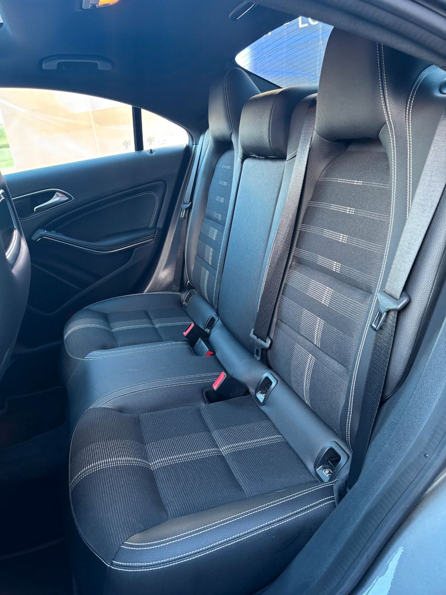 Fahrzeugabbildung Mercedes-Benz CLA 220  CLA 220 4Matic,Panoramadach