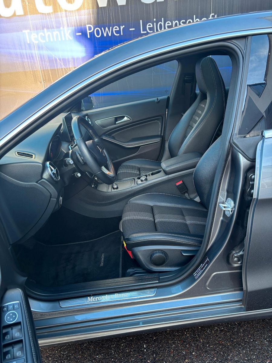 Fahrzeugabbildung Mercedes-Benz CLA 220  CLA 220 4Matic,Panoramadach