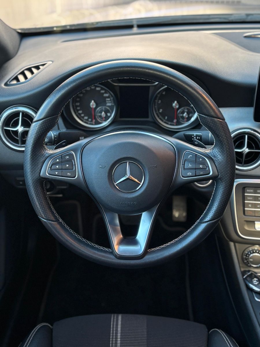 Fahrzeugabbildung Mercedes-Benz CLA 220  CLA 220 4Matic,Panoramadach