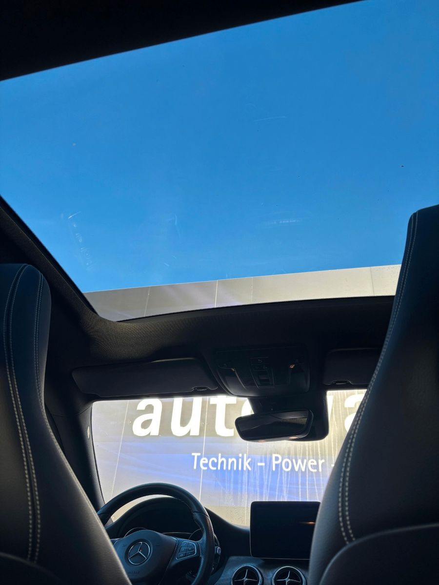 Fahrzeugabbildung Mercedes-Benz CLA 220  CLA 220 4Matic,Panoramadach