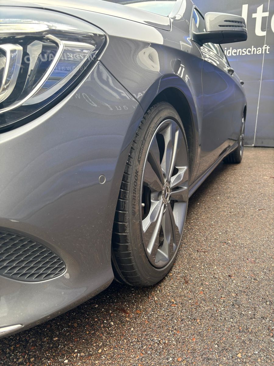 Fahrzeugabbildung Mercedes-Benz CLA 220  CLA 220 4Matic,Panoramadach