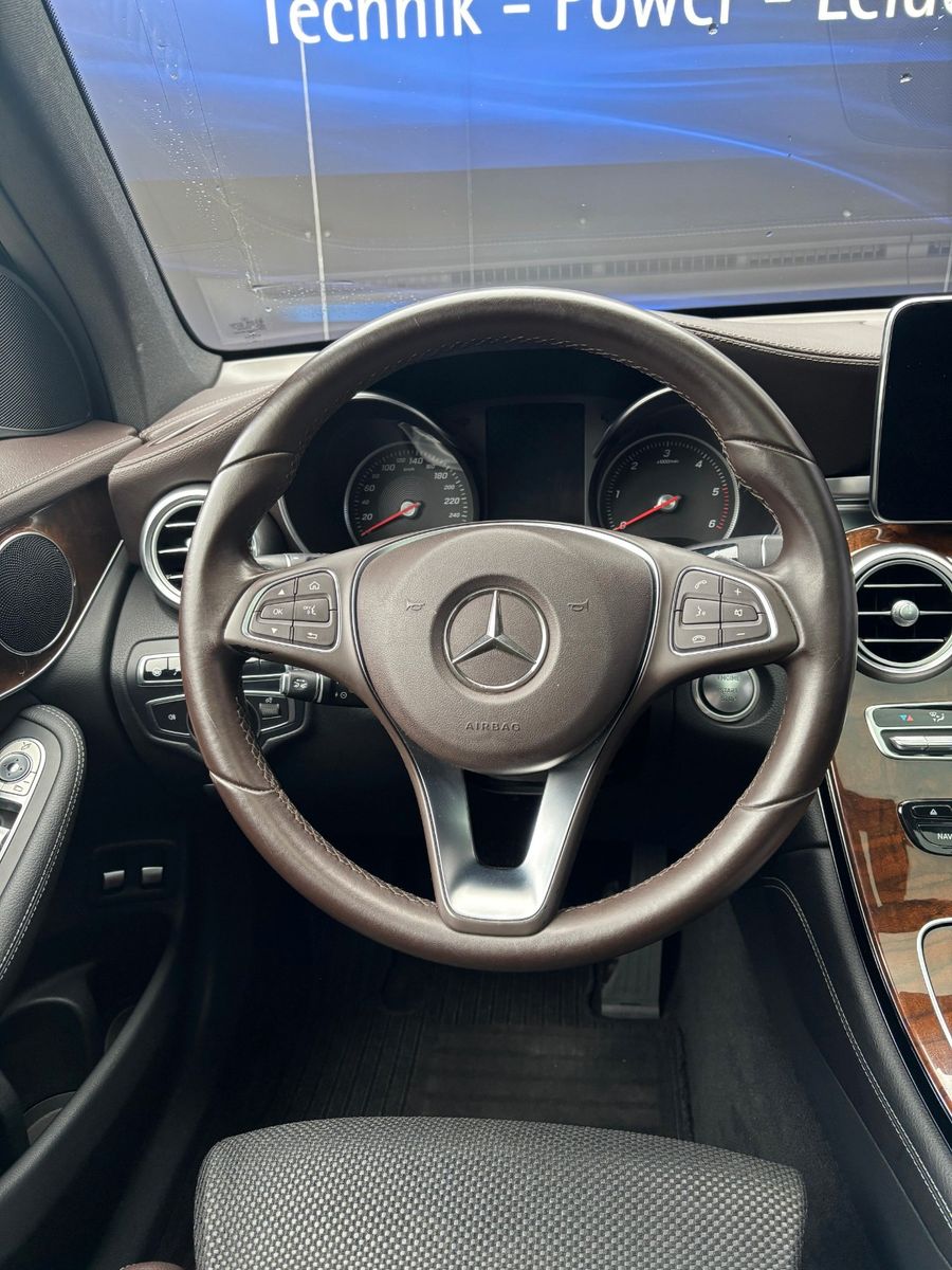 Fahrzeugabbildung Mercedes-Benz GLC 220d 4Matic Exclusiv,Panodach,AHK Schwenkbar