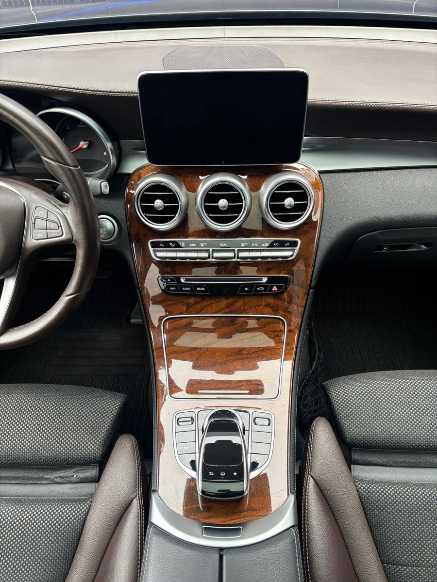 Fahrzeugabbildung Mercedes-Benz GLC 220d 4Matic Exclusiv,Panodach,AHK Schwenkbar