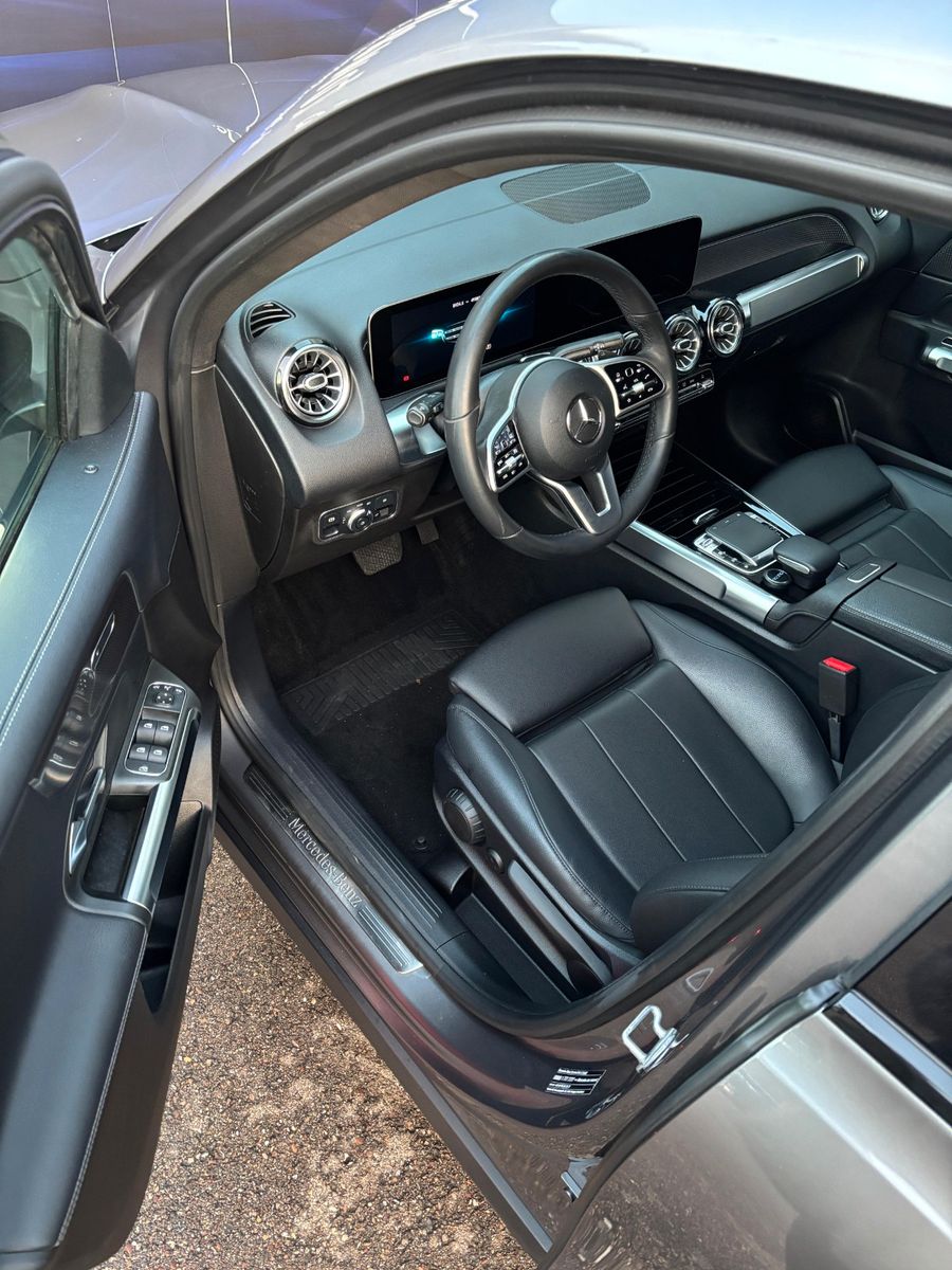 Fahrzeugabbildung Mercedes-Benz GLB 250 Progressive 4Matic