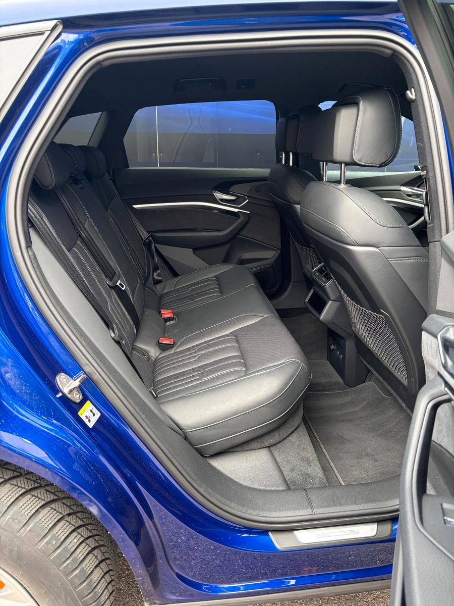 Fahrzeugabbildung Audi e-tron S quattro