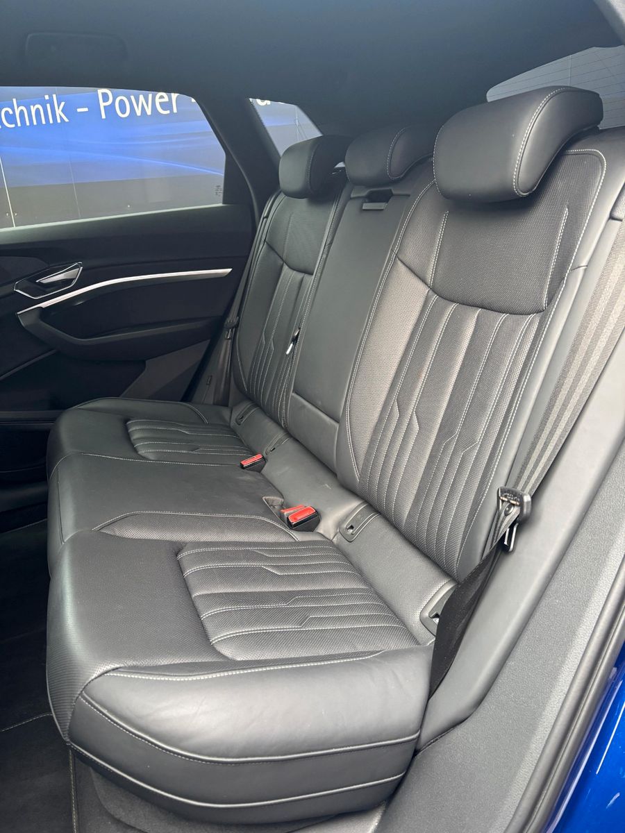 Fahrzeugabbildung Audi e-tron S quattro