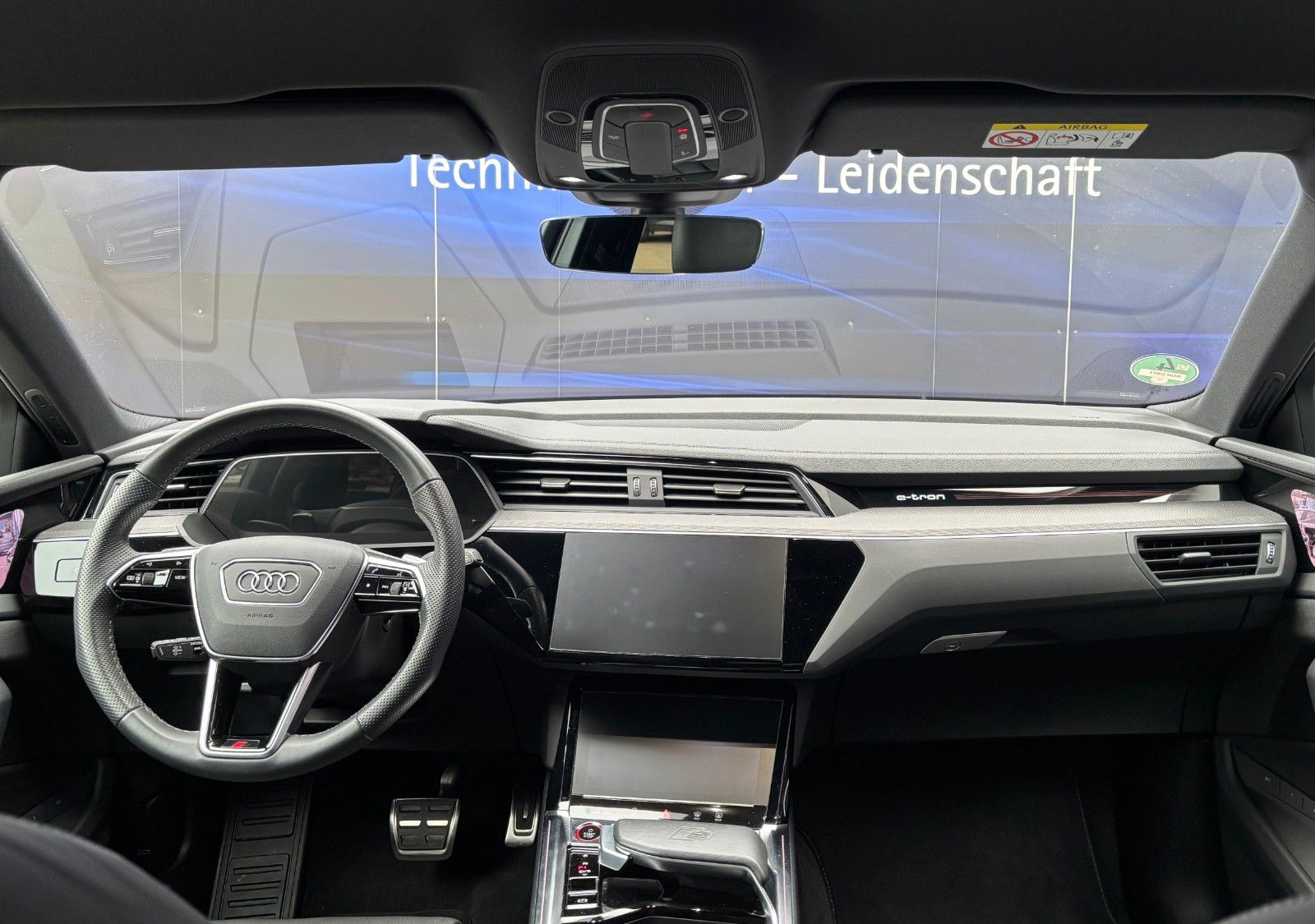 Fahrzeugabbildung Audi e-tron S quattro
