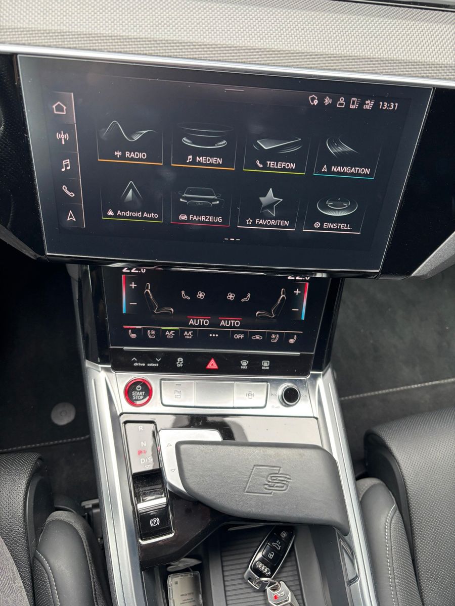 Fahrzeugabbildung Audi e-tron S quattro
