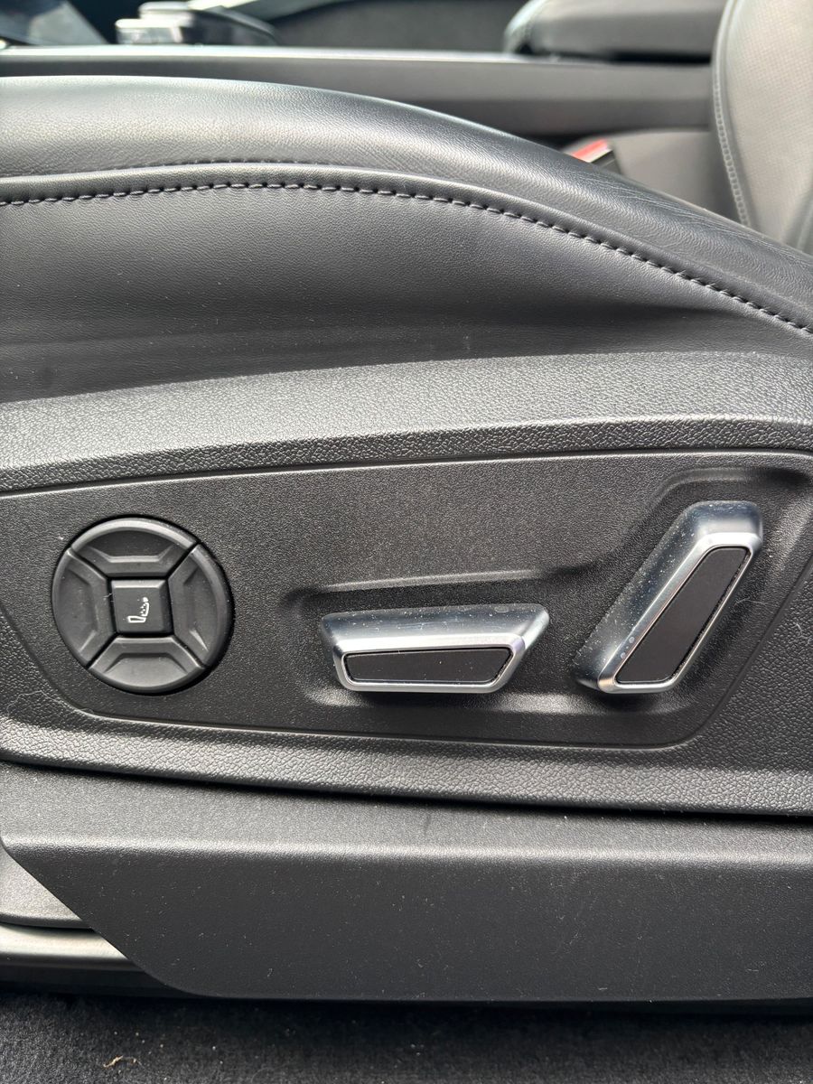 Fahrzeugabbildung Audi e-tron S quattro