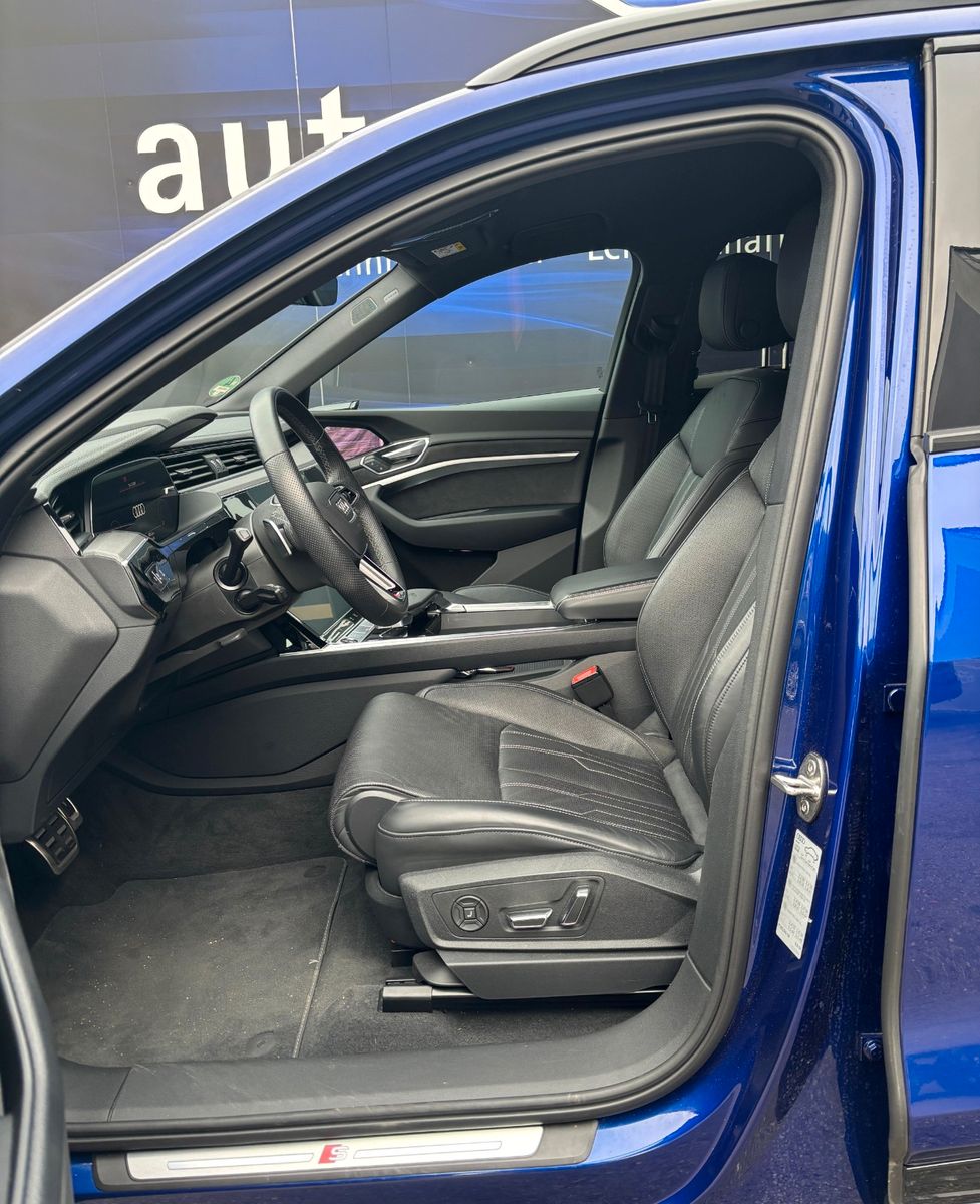 Fahrzeugabbildung Audi e-tron S quattro