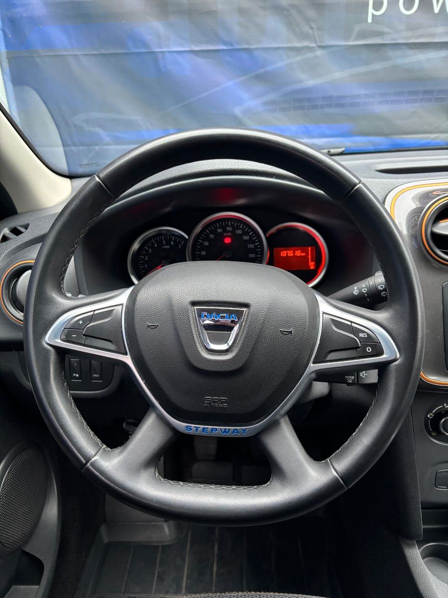 Fahrzeugabbildung Dacia Logan MCV II Kombi Stepway Celebration,AHK