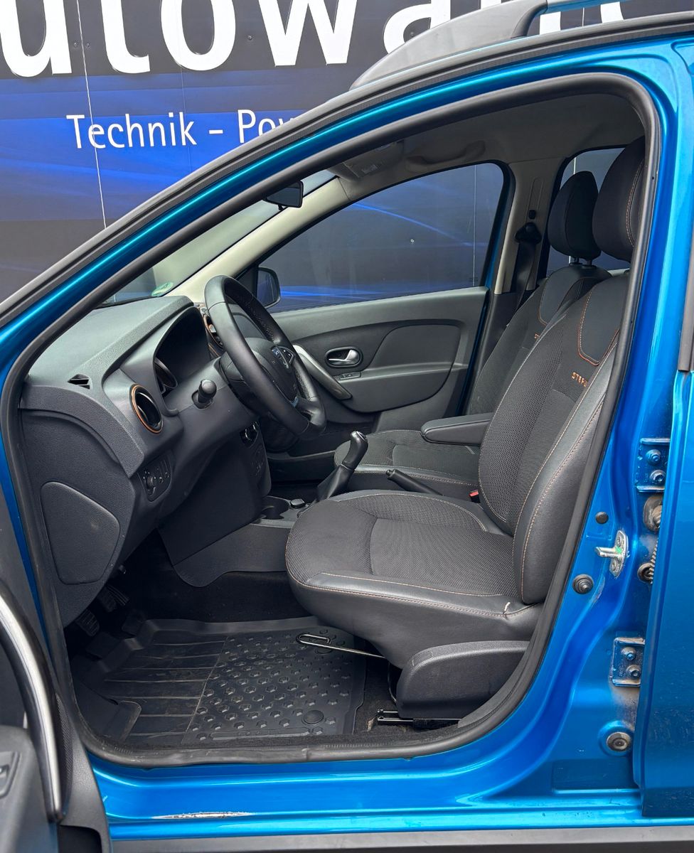 Fahrzeugabbildung Dacia Logan MCV II Kombi Stepway Celebration,AHK