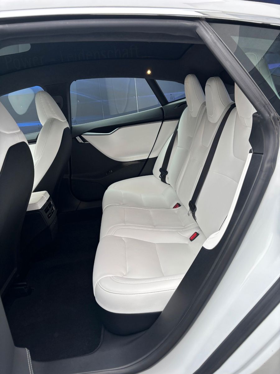 Fahrzeugabbildung Tesla Model S