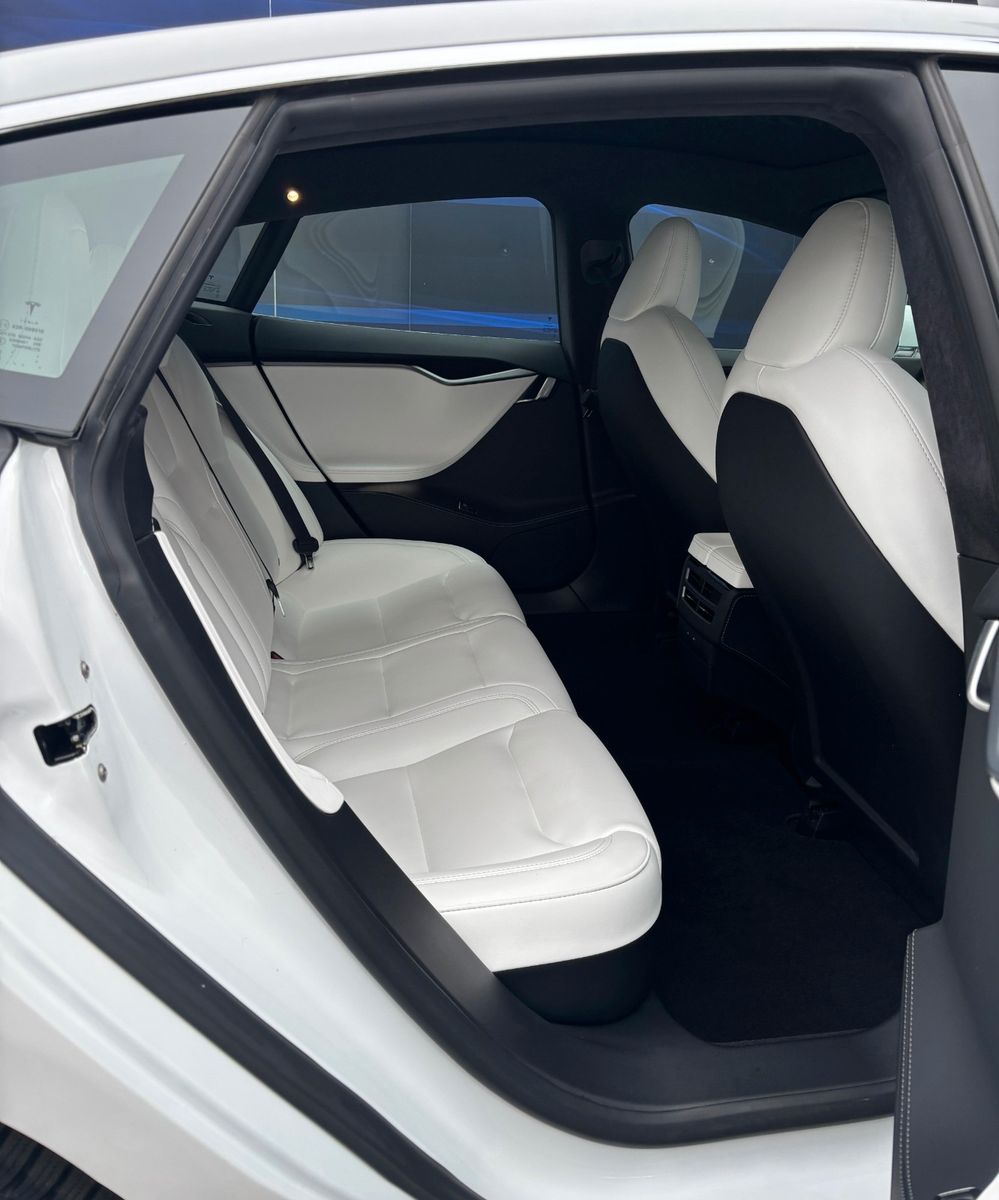 Fahrzeugabbildung Tesla Model S