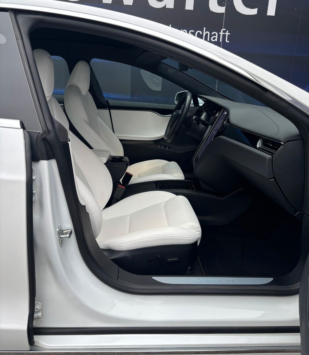 Fahrzeugabbildung Tesla Model S