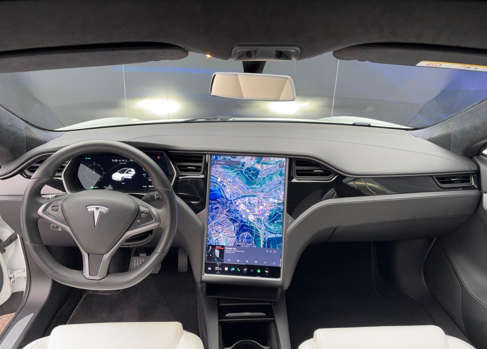 Fahrzeugabbildung Tesla Model S