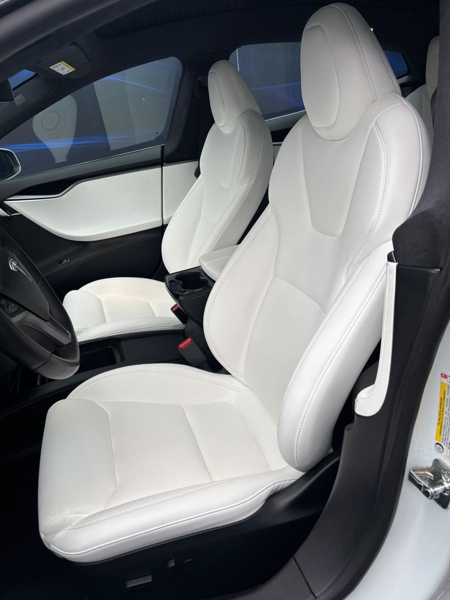 Fahrzeugabbildung Tesla Model S