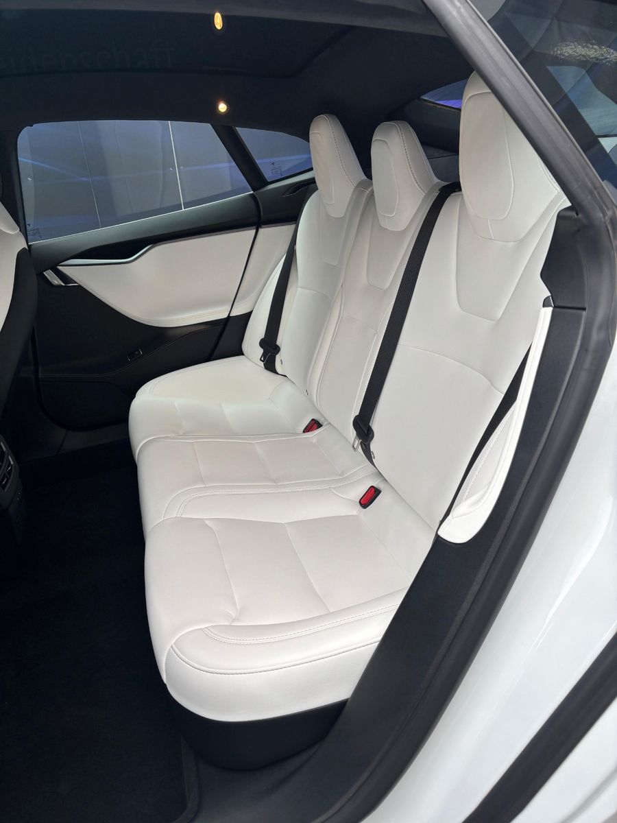 Fahrzeugabbildung Tesla Model S