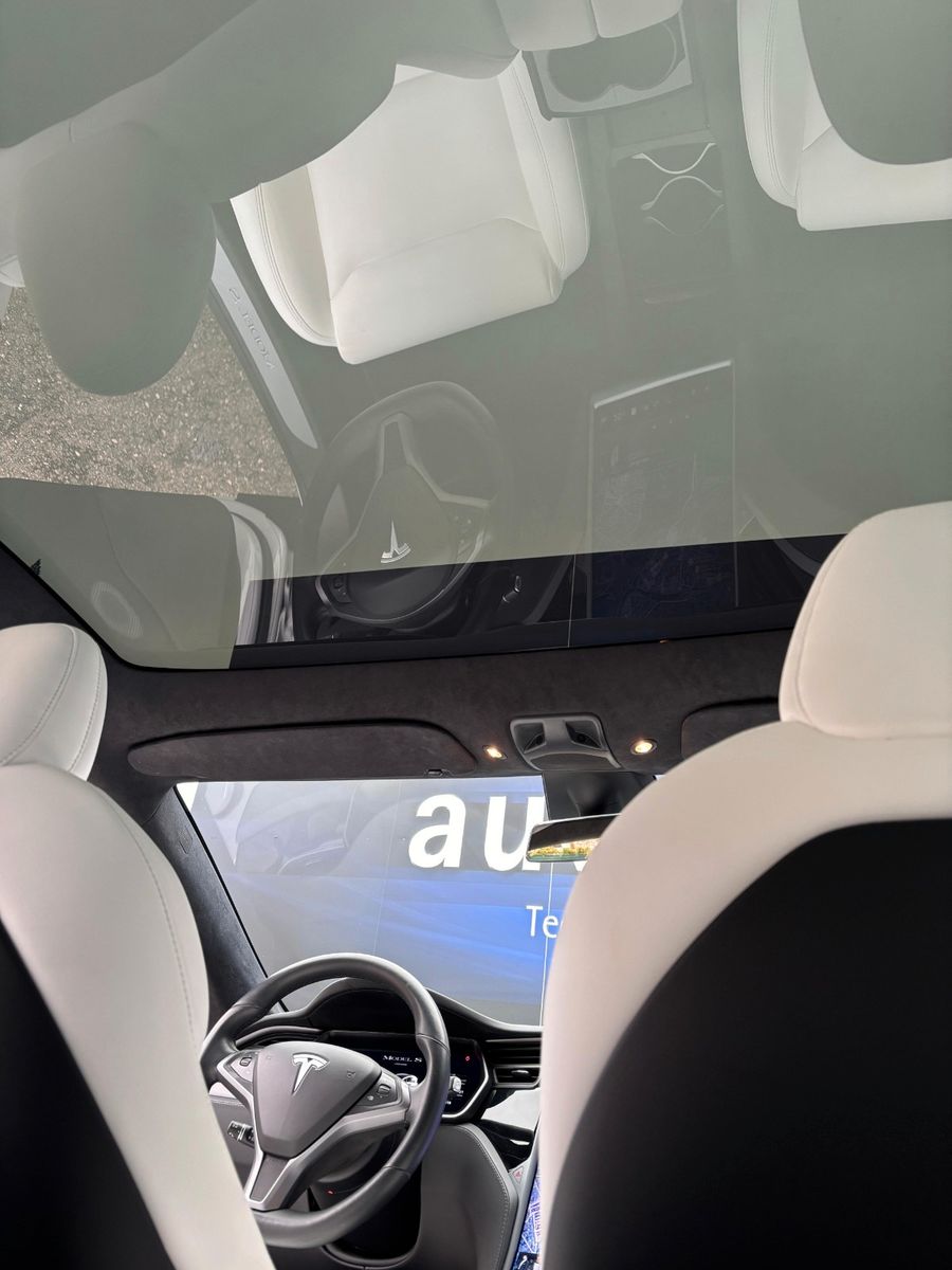 Fahrzeugabbildung Tesla Model S