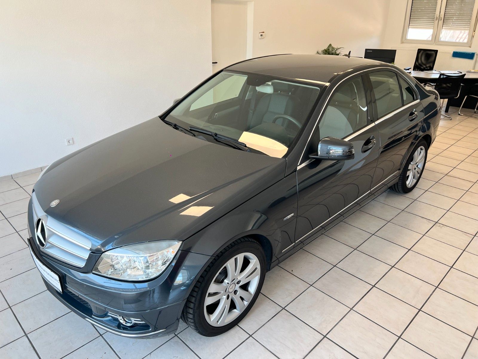 Fahrzeugabbildung Mercedes-Benz C 180 Limousine Avantgarde*sehr gepflegt*2.Hand