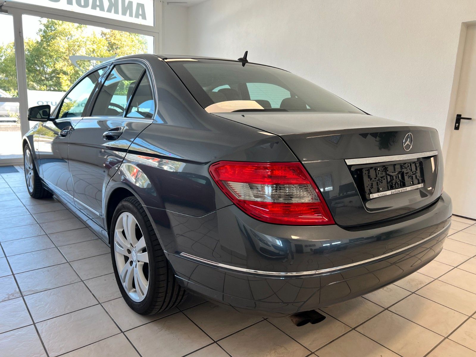 Fahrzeugabbildung Mercedes-Benz C 180 Limousine Avantgarde*sehr gepflegt*2.Hand