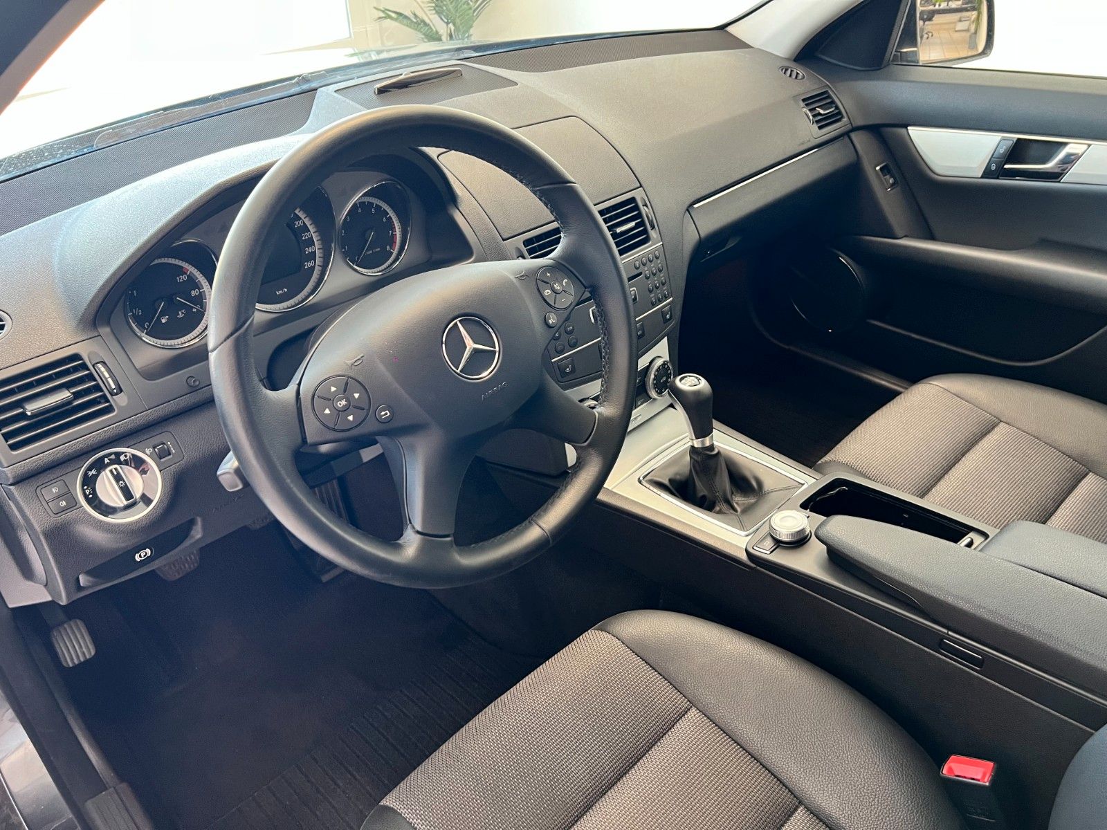 Fahrzeugabbildung Mercedes-Benz C 180 Limousine Avantgarde*sehr gepflegt*2.Hand