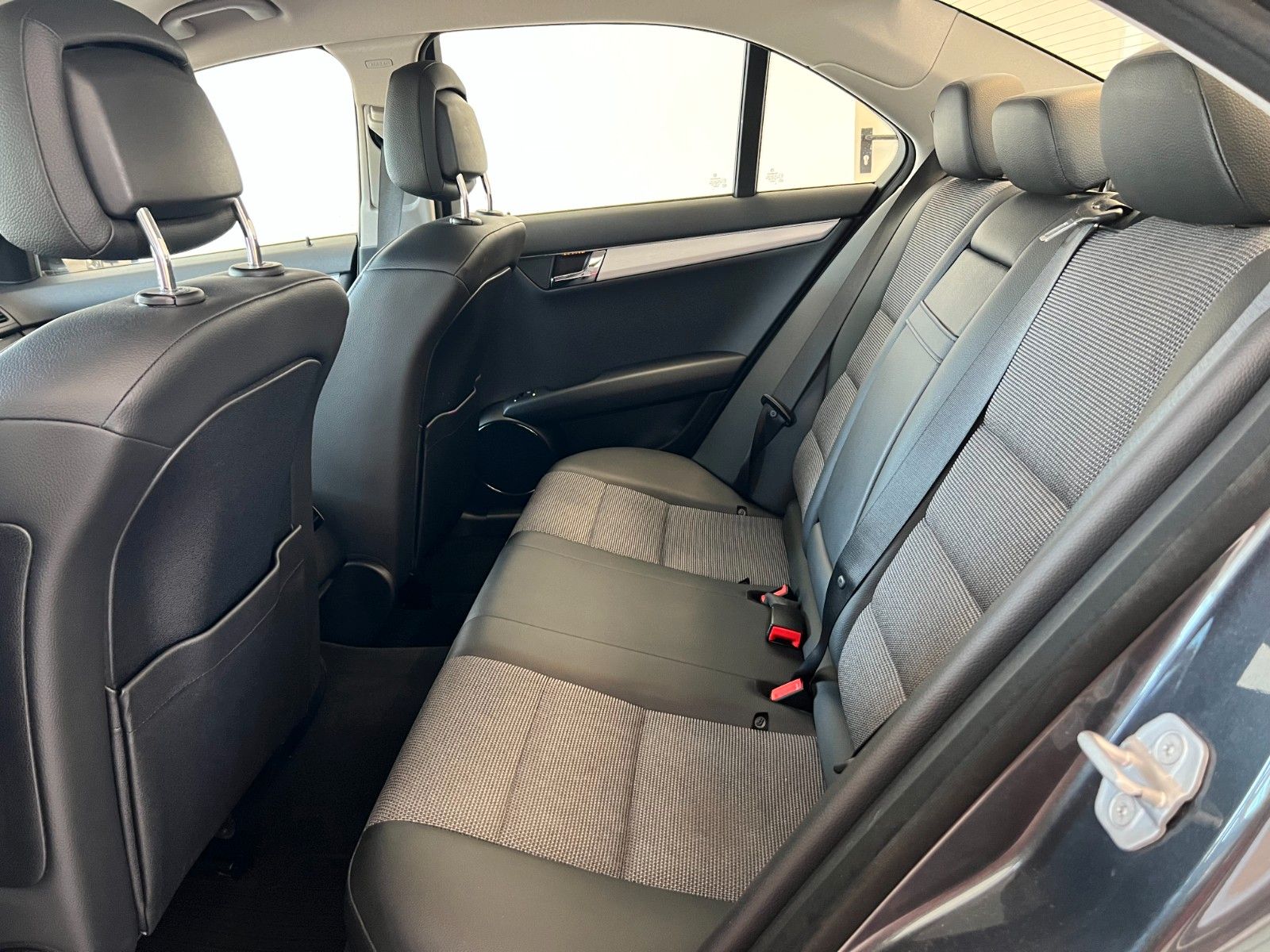 Fahrzeugabbildung Mercedes-Benz C 180 Limousine Avantgarde*sehr gepflegt*2.Hand