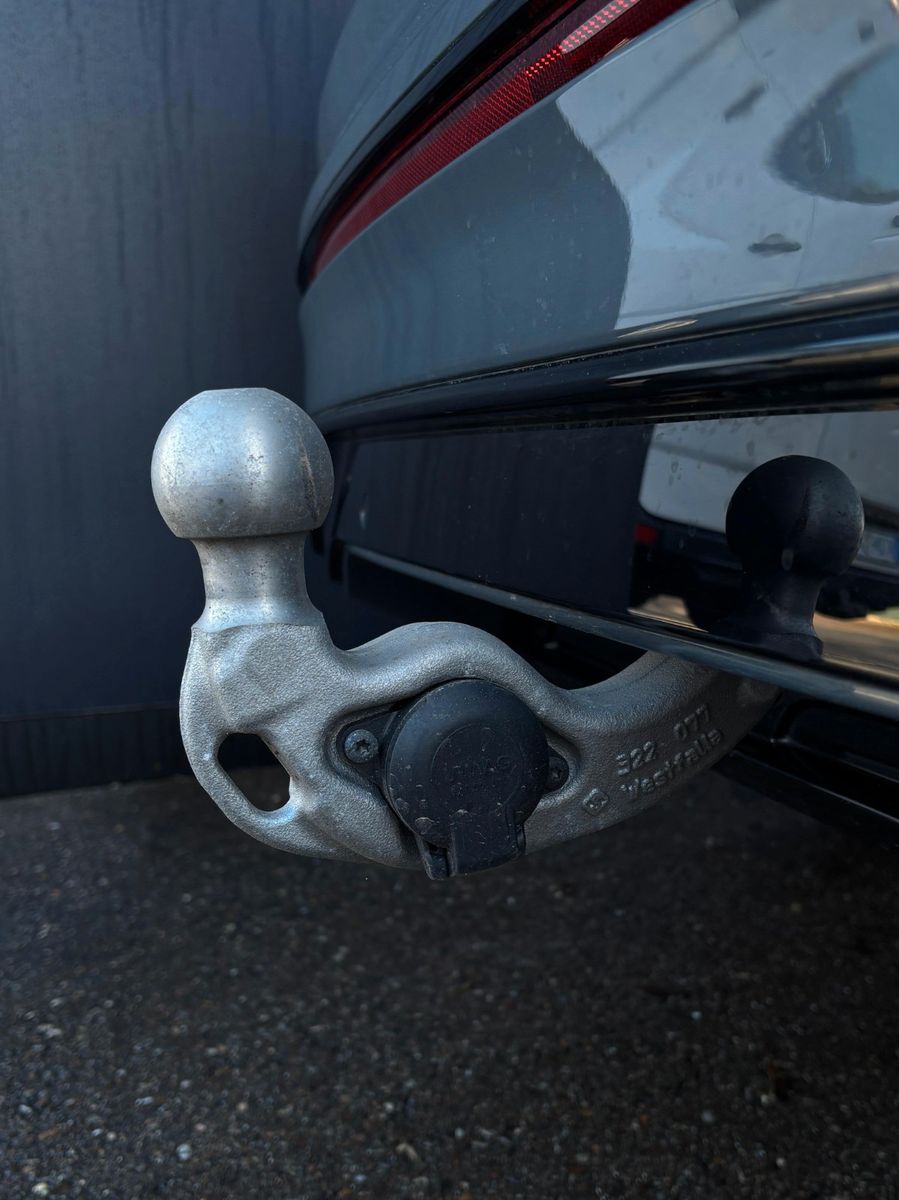 Fahrzeugabbildung Volkswagen Tiguan R-Line - AHK schwenk-Pano-MatrixLED