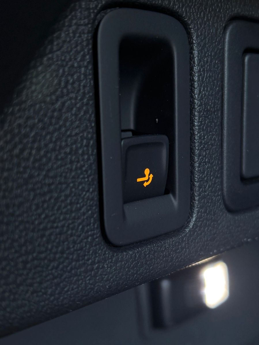 Fahrzeugabbildung Volkswagen Tiguan R-Line - AHK schwenk-Pano-MatrixLED