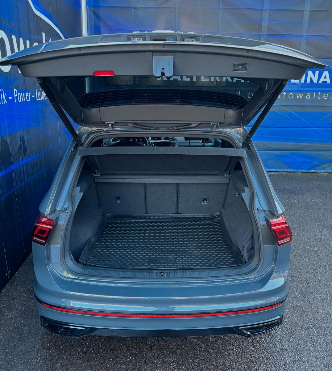 Fahrzeugabbildung Volkswagen Tiguan R-Line - AHK schwenk-Pano-MatrixLED