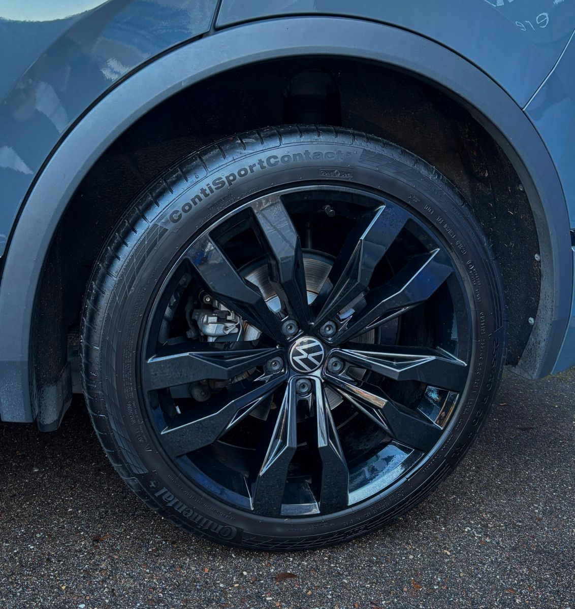 Fahrzeugabbildung Volkswagen Tiguan R-Line - AHK schwenk-Pano-MatrixLED