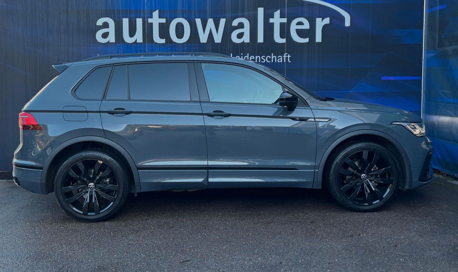 Fahrzeugabbildung Volkswagen Tiguan R-Line - AHK schwenk-Pano-MatrixLED