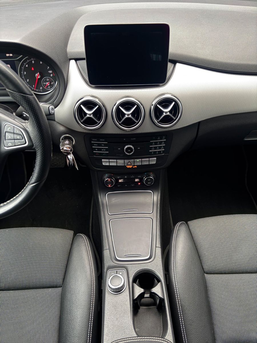 Fahrzeugabbildung Mercedes-Benz B 220 4Matic