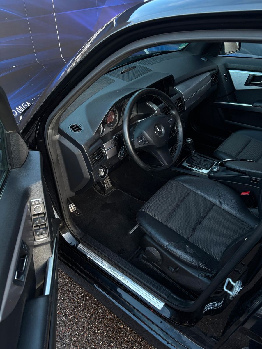 Fahrzeugabbildung Mercedes-Benz GLK 220 AMG-2.Hand-BiXenon-AHK schwenk-Navi-Pano