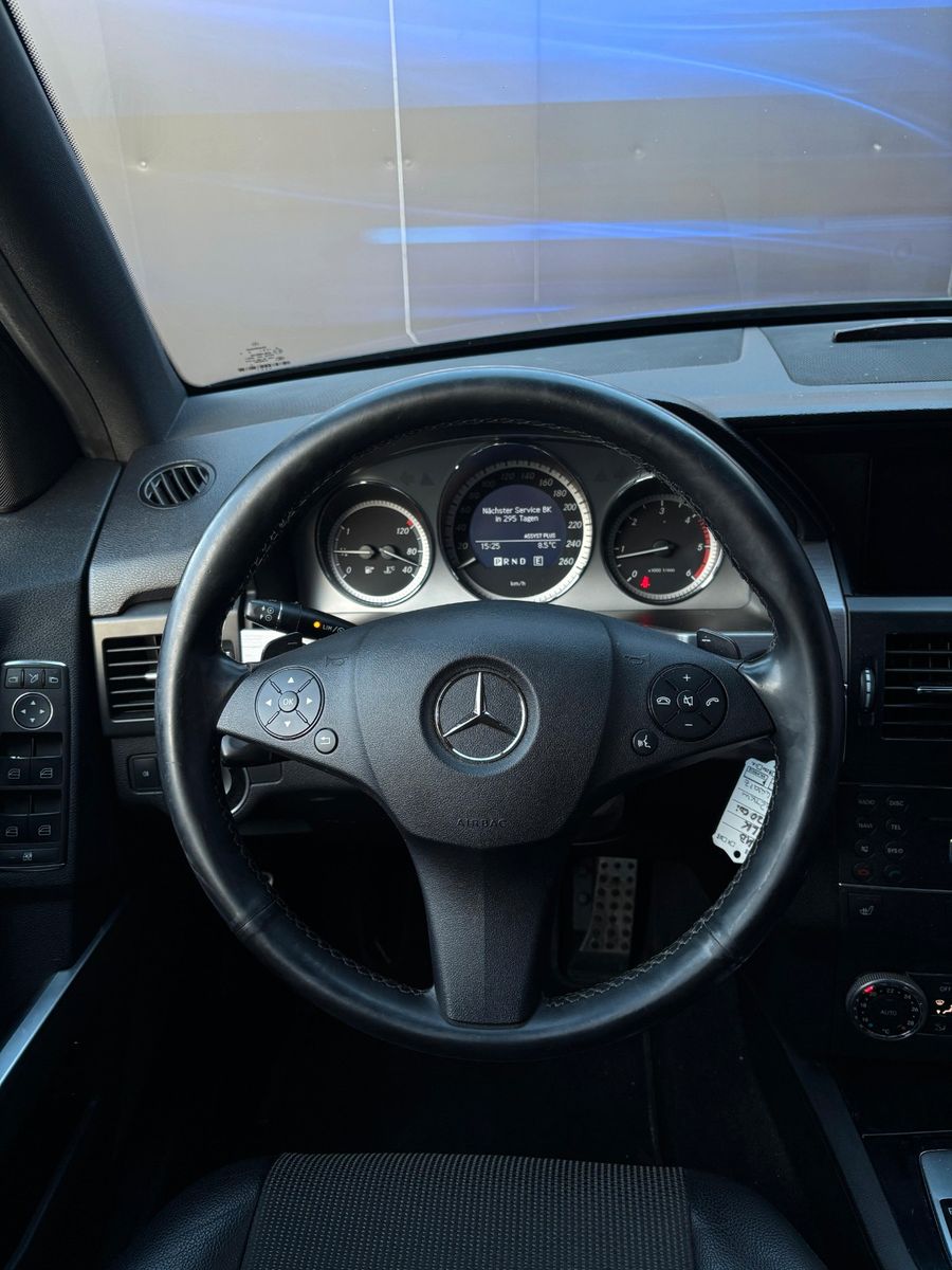 Fahrzeugabbildung Mercedes-Benz GLK 220 AMG-2.Hand-BiXenon-AHK schwenk-Navi-Pano
