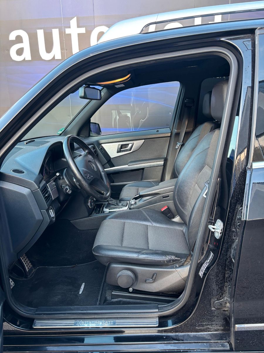 Fahrzeugabbildung Mercedes-Benz GLK 220 AMG-2.Hand-BiXenon-AHK schwenk-Navi-Pano