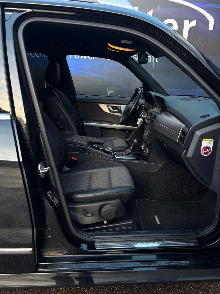 Fahrzeugabbildung Mercedes-Benz GLK 220 AMG-2.Hand-BiXenon-AHK schwenk-Navi-Pano