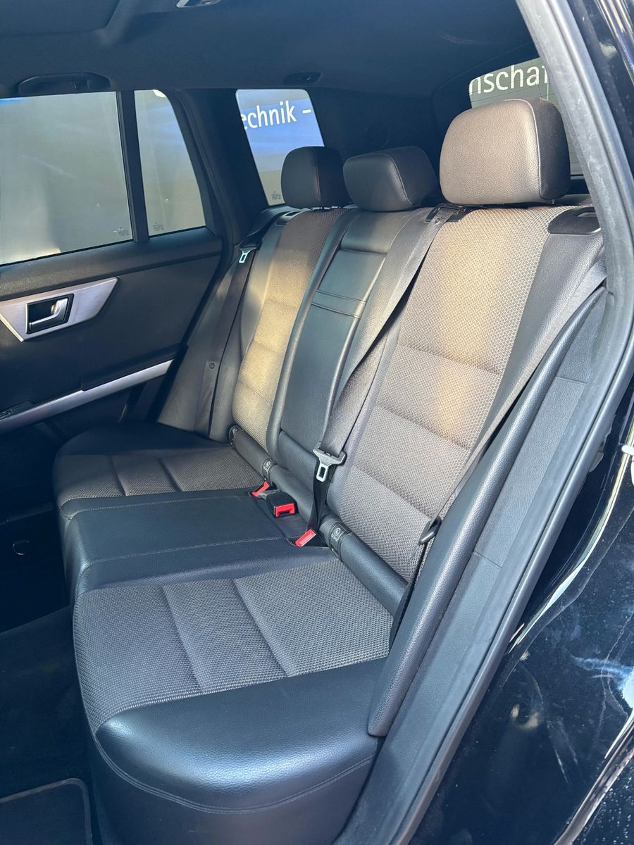 Fahrzeugabbildung Mercedes-Benz GLK 220 AMG-2.Hand-BiXenon-AHK schwenk-Navi-Pano