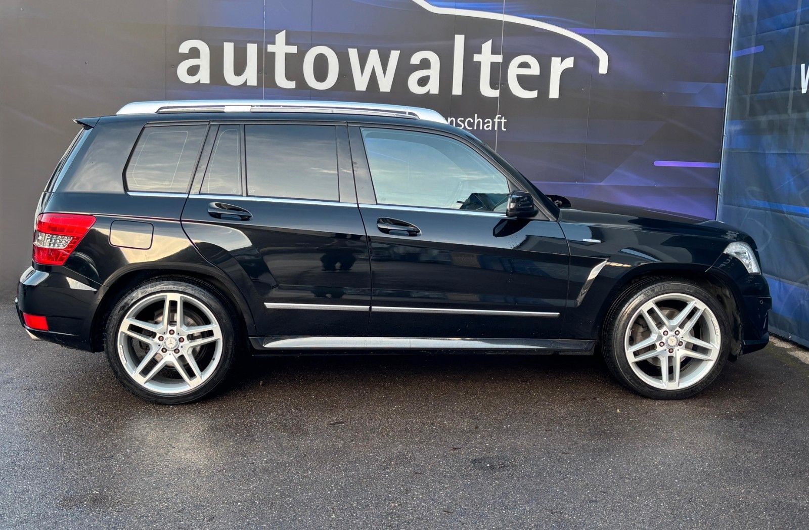Fahrzeugabbildung Mercedes-Benz GLK 220 AMG-2.Hand-BiXenon-AHK schwenk-Navi-Pano
