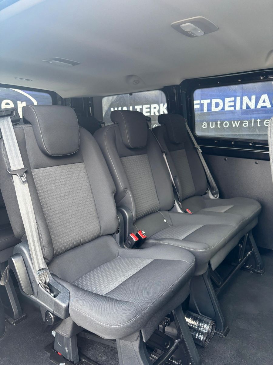 Fahrzeugabbildung Ford Transit Custom 8 Sitzer, Rückfahrkamera