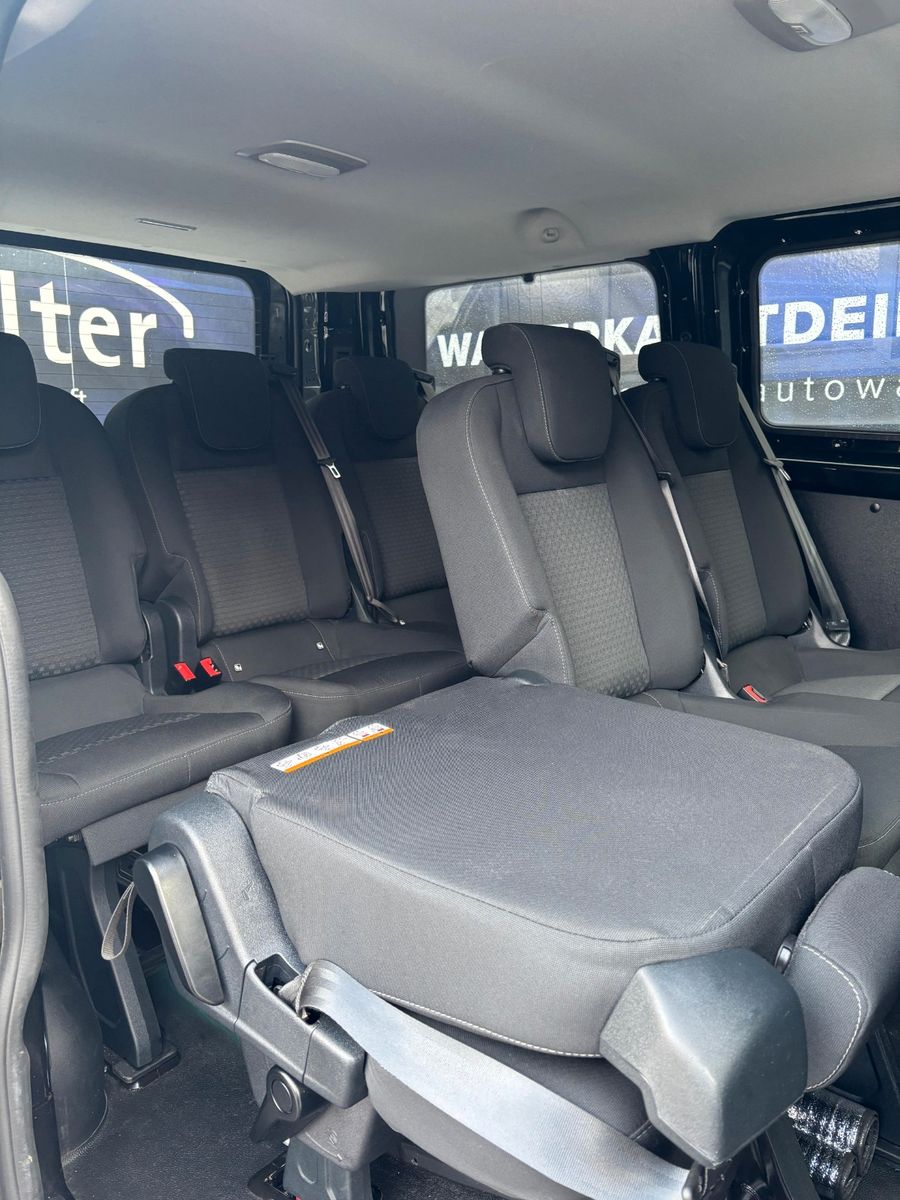 Fahrzeugabbildung Ford Transit Custom 8 Sitzer, Rückfahrkamera