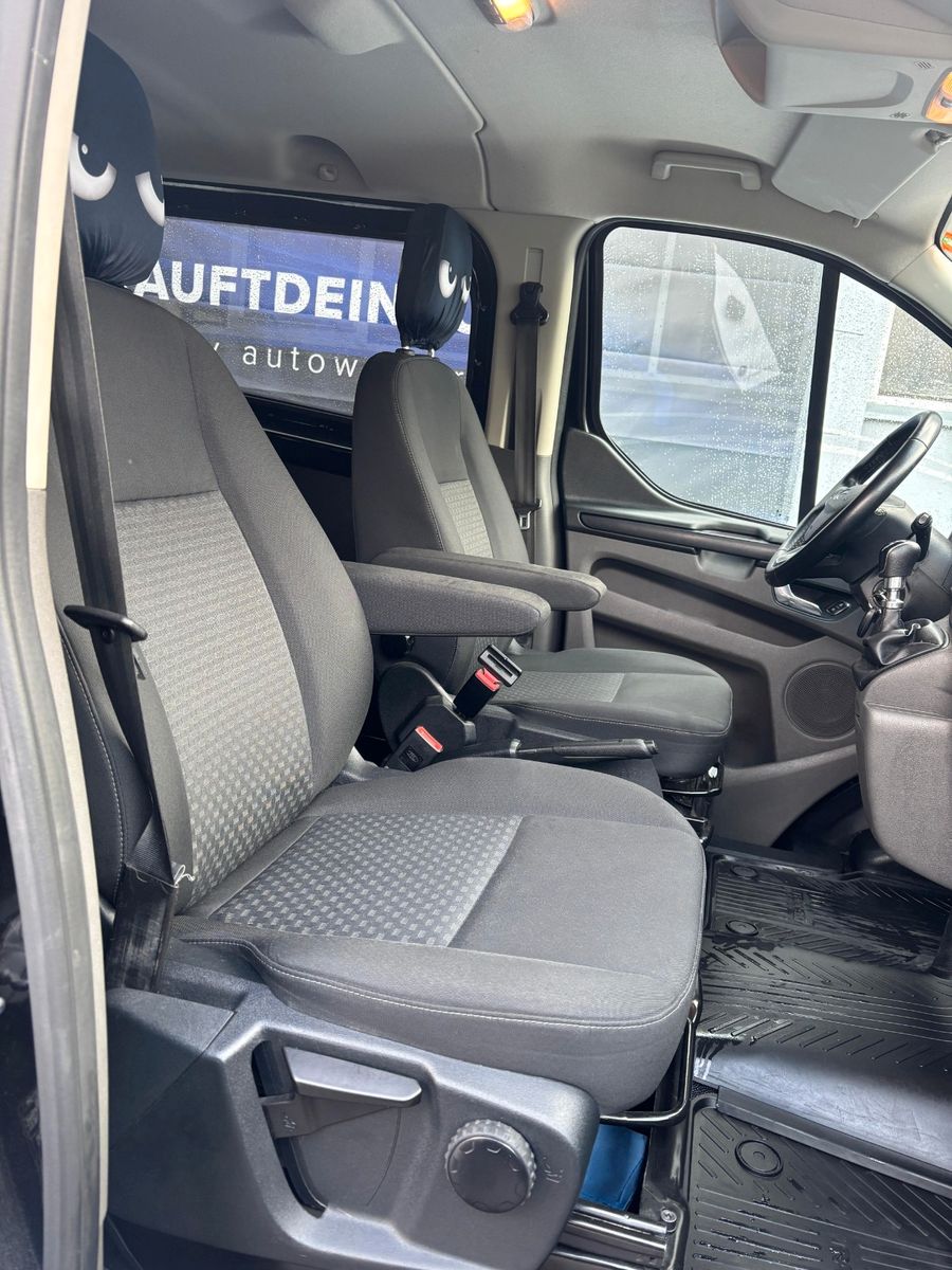 Fahrzeugabbildung Ford Transit Custom 8 Sitzer, Rückfahrkamera