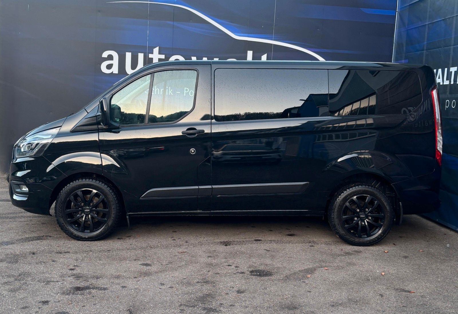 Fahrzeugabbildung Ford Transit Custom 8 Sitzer, Rückfahrkamera